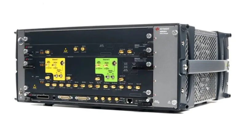 Тестер коэффициента битовых ошибок BERT для скоростей передачи данных Keysight M8040A