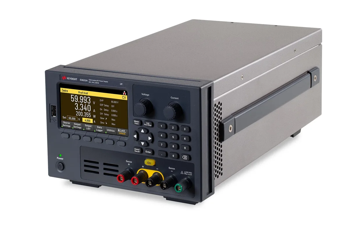 Источник питания с автоматическим выбором диапазона Keysight E36232A
